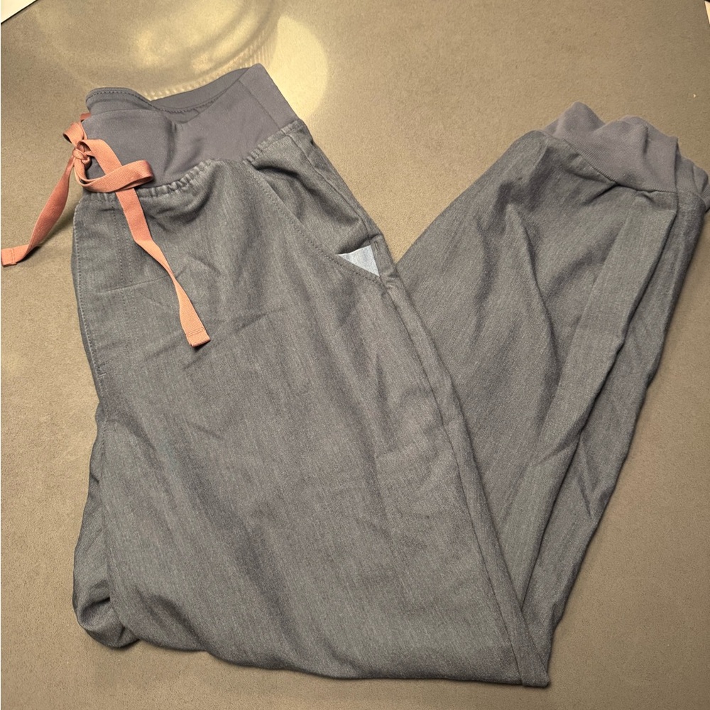 FIGS graphite Jogger scrub pants with Pink Drawstring (S/P)